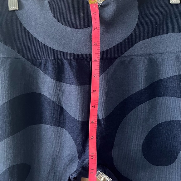 Fabletics Blue Patterned Leggings - Picture 3 of 4